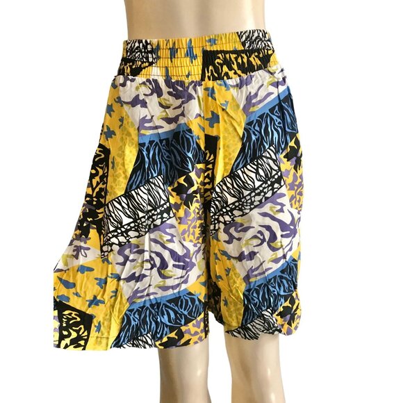 Vintage 1980s rayon shorts by Carry Back size M 1980s retro high waist Bermuda. - Picture 2 of 8
